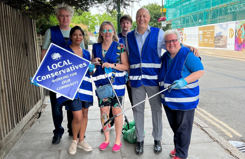 Litterpickers starting work in Powermill Lane, Heathfield