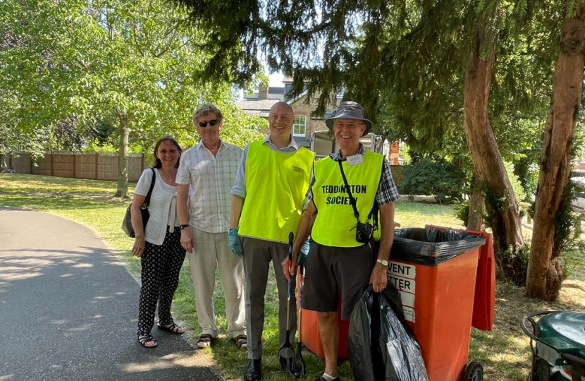 Jonathan Hulley littering picking with the Teddington Society